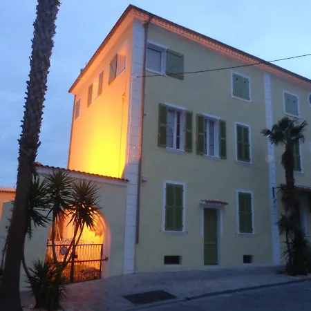 Hotel L'ilot Fleuri 2*